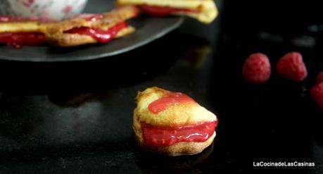 Bocaditos o Éclairs Rellenos de Frambuesa y su Glasa Bocaditos o Éclairs Rellenos de Frambuesa y su Glasa