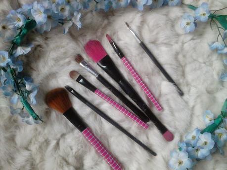 Hoy toca: Limpiar nuestras brochas!! Hoy toca: Limpiar nuestras brochas!!