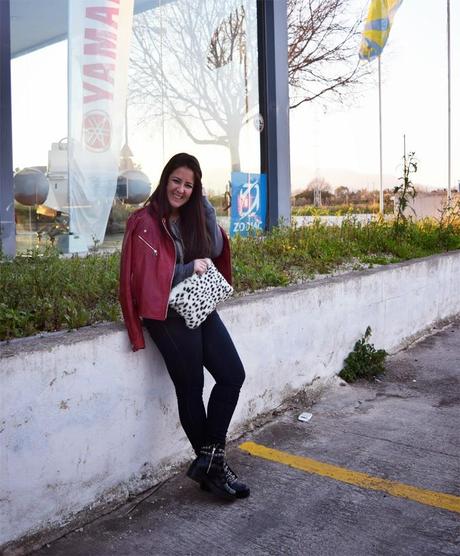 Mira más adentro Mira más adentro