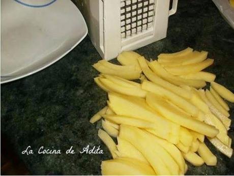 Huevos rotos, con patatas y gulas Huevos rotos, con patatas y gulas