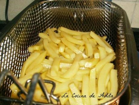 Huevos rotos, con patatas y gulas Huevos rotos, con patatas y gulas