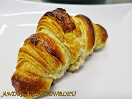 CROISSANTS (RECETA DE XAVIER BARRIGA). BOLLERÍA HOJALDRADA.