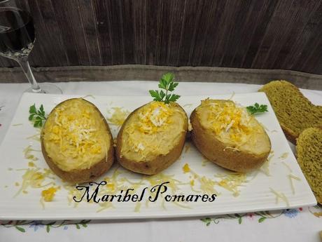 Patatas rellenas de atún, queso y huevo. Patatas rellenas de atún, queso y huevo.