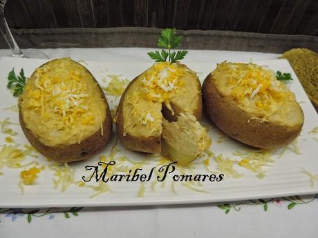 Patatas rellenas de atún, queso y huevo. Patatas rellenas de atún, queso y huevo.