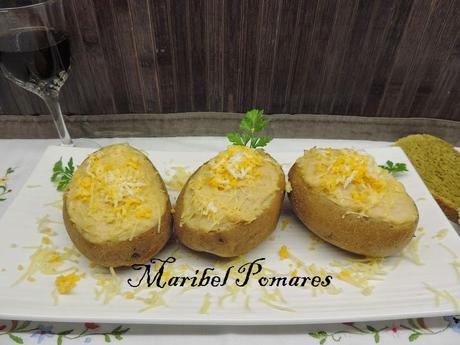 Patatas rellenas de atún, queso y huevo. Patatas rellenas de atún, queso y huevo.