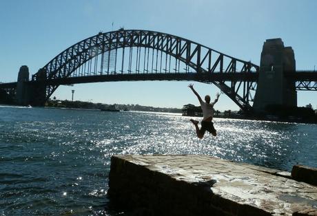 Un cuadro de Sídney en 10 pinceladas de color Sobrevolando Sidney con el Harbour Bridge