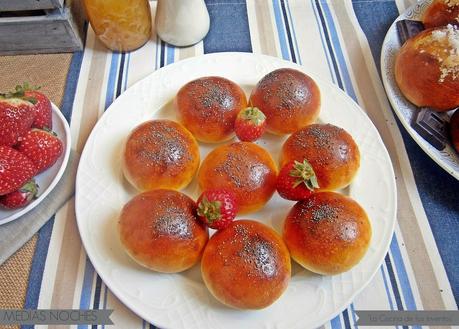 Bollos suizos y Medias noches Bollos suizos y Medias noches