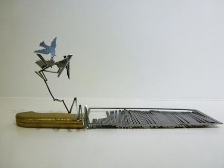 Artista talla impresionantes siluetas en cuchillos de carniceros