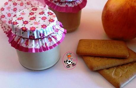 COMPOTA DE MANZANA Y GALLETAS COMPOTA DE MANZANA Y GALLETAS