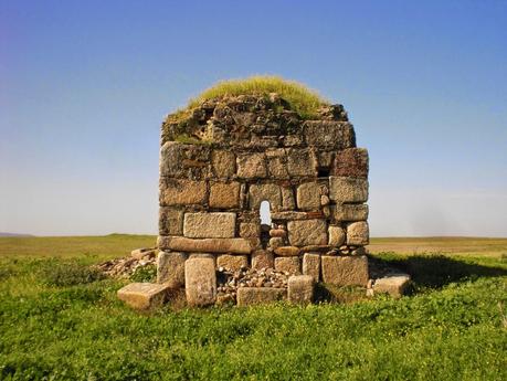 Ermita visigoda del Santo, junto a Valdesalor