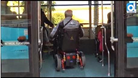 Día sí, día no, las rampas para discapacitados de los autobuses de la EMT en Málaga no funcionan