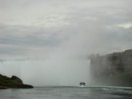 Cataratas del Niágara. Maid of the Mist. Canada