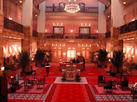 item4.rendition.slideshowVertical.grand-budapest-hotel-set-05-lobby-german-jugendstil-decor