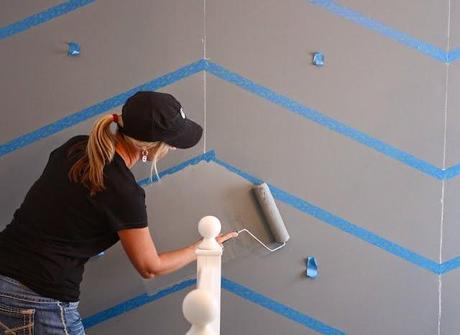 Tutorial para transformar un dormitorio con pintura de dibujo en espiga Tutorial para transformar un dormitorio con pintura de dibujo en espiga