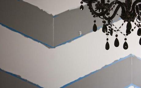 Tutorial para transformar un dormitorio con pintura de dibujo en espiga Tutorial para transformar un dormitorio con pintura de dibujo en espiga