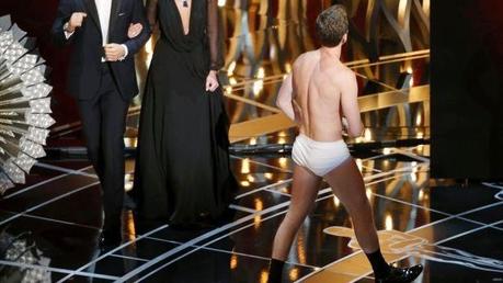 Neil Patrick Harris se pasea en calzoncillos al estilo 'Birdman' en los Oscars 2015