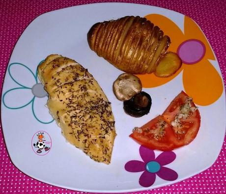 PECHUGA DE POLLO AL ROMERO Y PAPAS AL HORNO PECHUGA DE POLLO AL ROMERO Y PAPAS AL HORNO