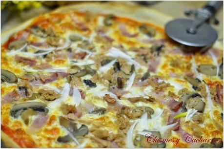 Pizza de la Casa con Masa Crujiente