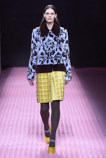 Mary Katrantzou se opone al minimal clásico para su próxima colección. Mary Katrantzou se opone al minimal clásico para su próxima colección.