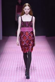 Mary Katrantzou se opone al minimal clásico para su próxima colección. Mary Katrantzou se opone al minimal clásico para su próxima colección.