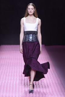 Mary Katrantzou se opone al minimal clásico para su próxima colección. Mary Katrantzou se opone al minimal clásico para su próxima colección.