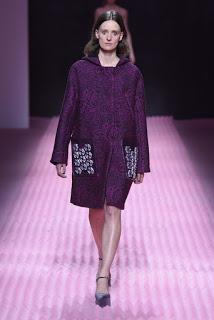 Mary Katrantzou se opone al minimal clásico para su próxima colección. Mary Katrantzou se opone al minimal clásico para su próxima colección.