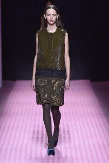 Mary Katrantzou se opone al minimal clásico para su próxima colección. Mary Katrantzou se opone al minimal clásico para su próxima colección.