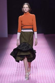 Mary Katrantzou se opone al minimal clásico para su próxima colección. Mary Katrantzou se opone al minimal clásico para su próxima colección.