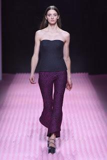 Mary Katrantzou se opone al minimal clásico para su próxima colección. Mary Katrantzou se opone al minimal clásico para su próxima colección.