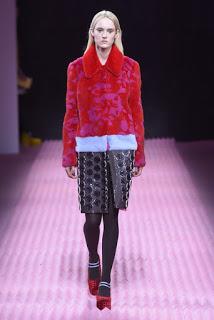 Mary Katrantzou se opone al minimal clásico para su próxima colección. Mary Katrantzou se opone al minimal clásico para su próxima colección.