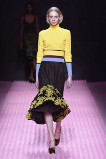 Mary Katrantzou se opone al minimal clásico para su próxima colección. Mary Katrantzou se opone al minimal clásico para su próxima colección.