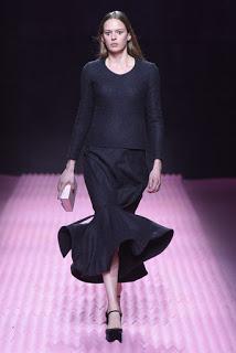 Mary Katrantzou se opone al minimal clásico para su próxima colección. Mary Katrantzou se opone al minimal clásico para su próxima colección.