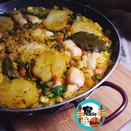 Paella de bacalao con verduras