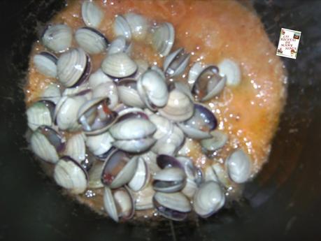 ALUBIAS CON ALMEJAS EN OLLA ERIKA Y A MODO TRADICIONAL ALUBIAS CON ALMEJAS EN OLLA ERIKA Y A MODO TRADICIONAL