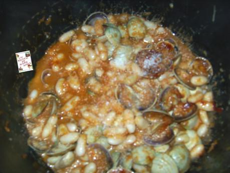 ALUBIAS CON ALMEJAS EN OLLA ERIKA Y A MODO TRADICIONAL ALUBIAS CON ALMEJAS EN OLLA ERIKA Y A MODO TRADICIONAL