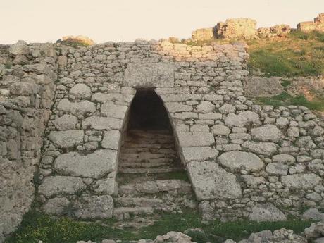 Puerta monumental de entrada a Ugarit