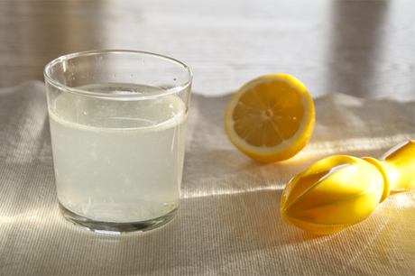 Agua con limón Agua con limón