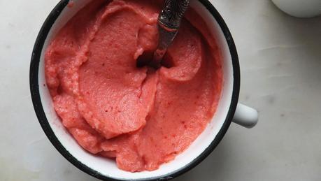 Yogur helado de fresa instantáneo sanisisísimo Yogur helado de fresa instantáneo sanisisísimo