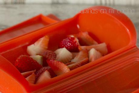 Tartar de fresas con menta y pistachos. Receta saludable con @Lekue_es