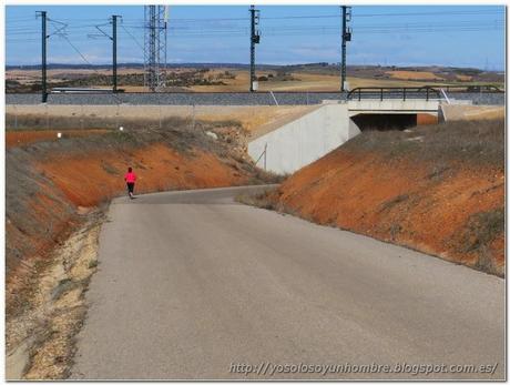 túnel para pasar por debajo de la vía del AVE