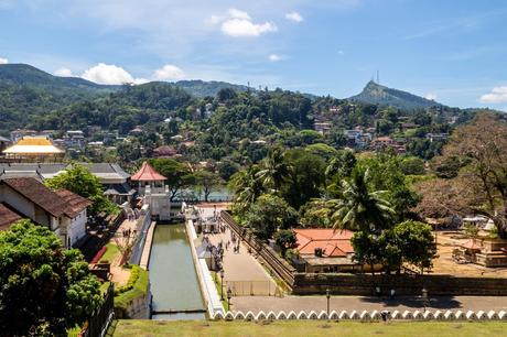 El templo del diente de Buda desde lejos, Kandy