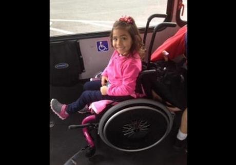 Ileeya Tavera, de 5 años, está por someterse en una cirugía intensiva después de la cual ocuparía su silla por unos cuantos meses.