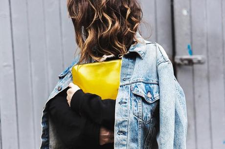 Topmodels_Sweatshirt_Revolve_Clothing-The_Laundry_Room-Levis_Vintage_Jacket-Rebecca_Minkoff_Clutch-Outfit-LFW-London_Fashion_Week-Street-Style-29