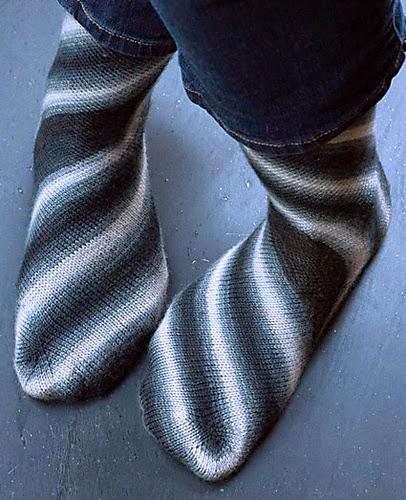 2290.- Calcetines diferentes 2290.- Calcetines diferentes