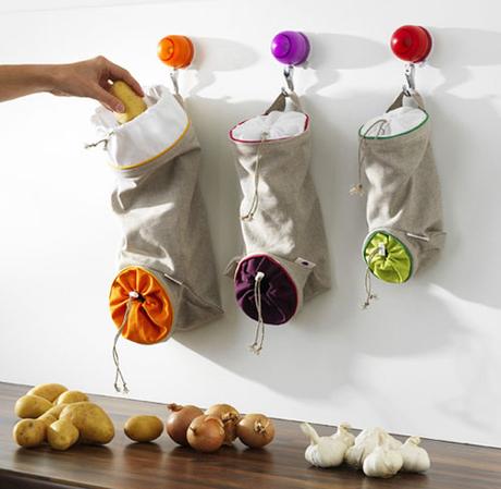 Colocando patatas y cebollas... Colocando patatas y cebollas...