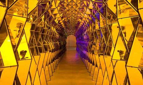 Ilumínate de color Tunel de vidrio colores y luces de Olafur Eliasson