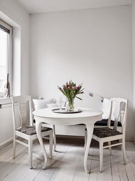 Un piso en blanco y negro con detalles nórdicos, modernos y románticos!