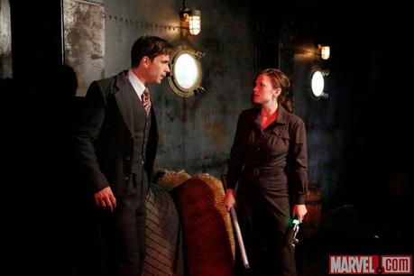 Jarvis y Carter agent carter, peggy carter, edwin jarvis, james d'arcy, hayley atwell, serie, el zorro con gafas