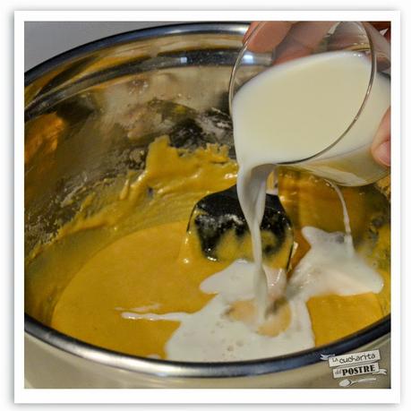 CUPCAKES DE TOMATE CARAMELIZADO Y PIÑONES / PINE NUTS AND CARAMELIZED TOMATO CUPCAKES CUPCAKES DE TOMATE CARAMELIZADO Y PIÑONES / PINE NUTS AND CARAMELIZED TOMATO CUPCAKES