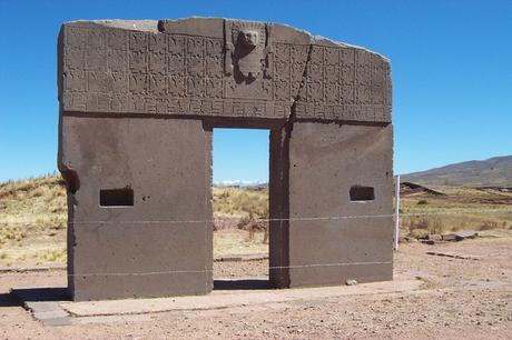 10 increíbles hallazgos arqueológicos The Gate of the Sun: Located in west Bolivia, this gate is the precisely cut, megalithic stone archway of the Tiwanaku empire. The empire stretched from Peru to parts of Bolivia 1500 years ago. It was the most powerful South American nation before the Incans.